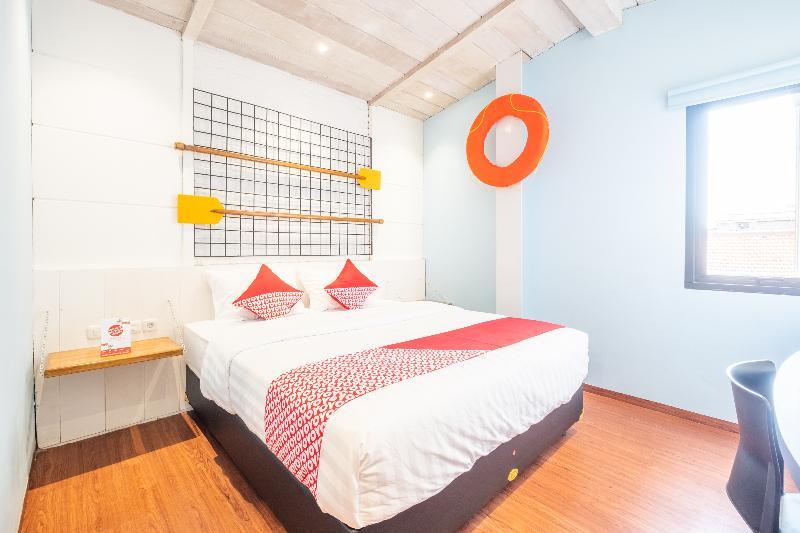 Oyo 944 Doorman Hotel 2*